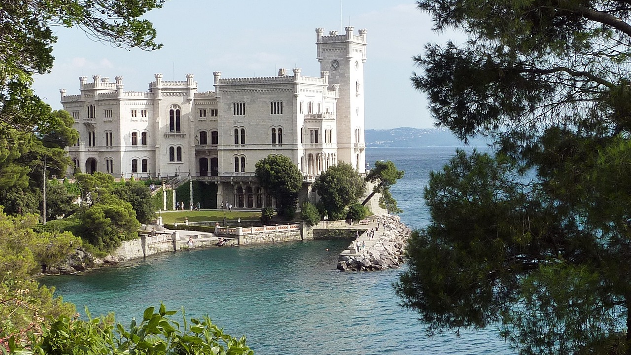 castello-di-miramare-1925340_1280.jpg