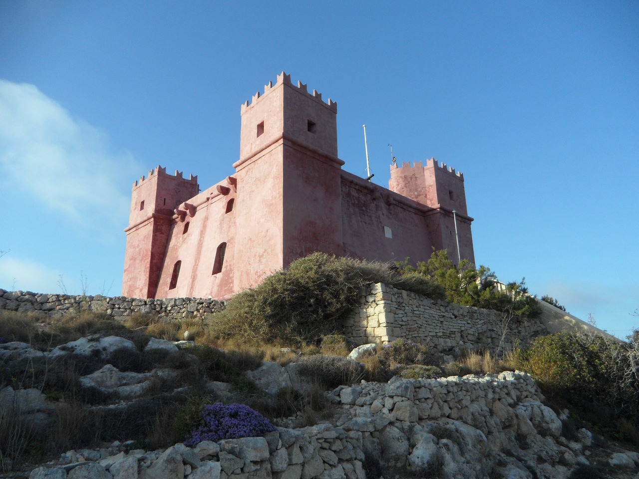 castle-116649_1280.jpg