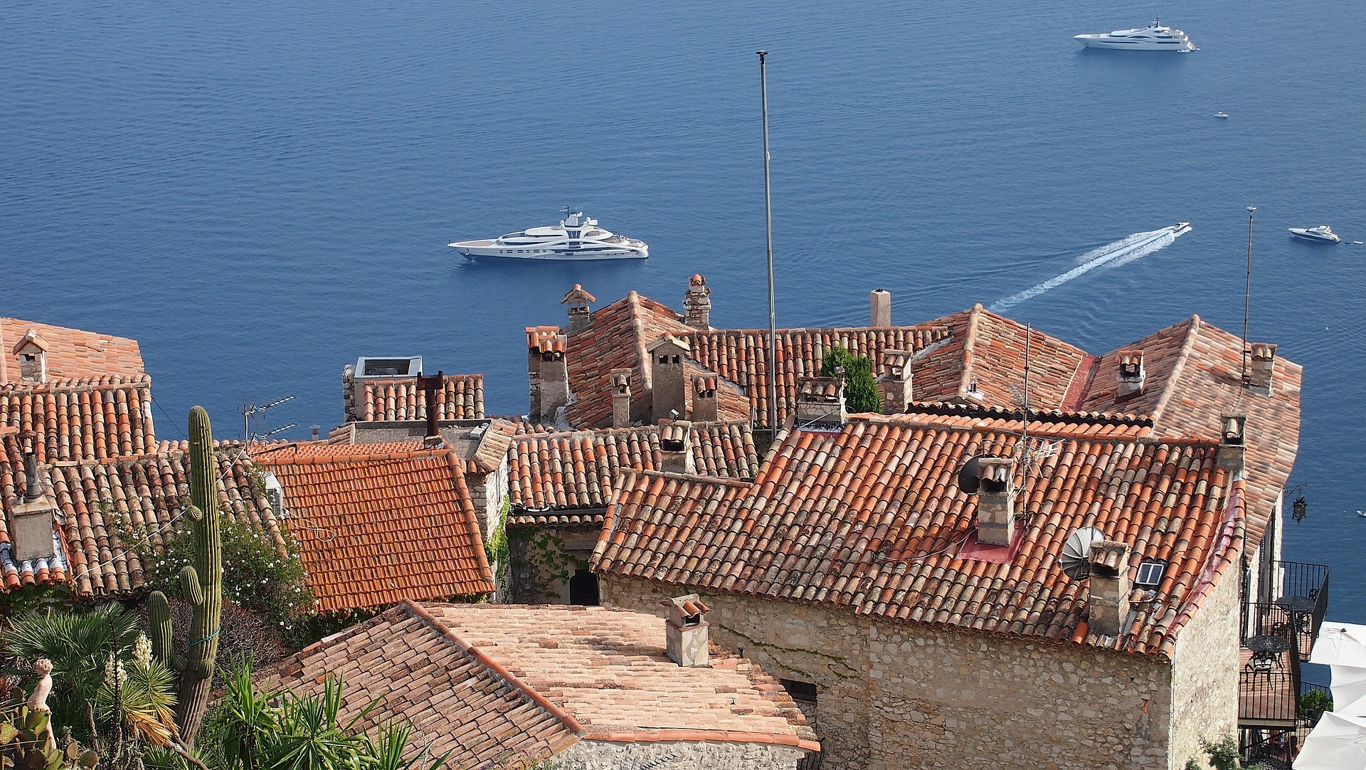 eze-village-g7c1919f09_1920.jpg