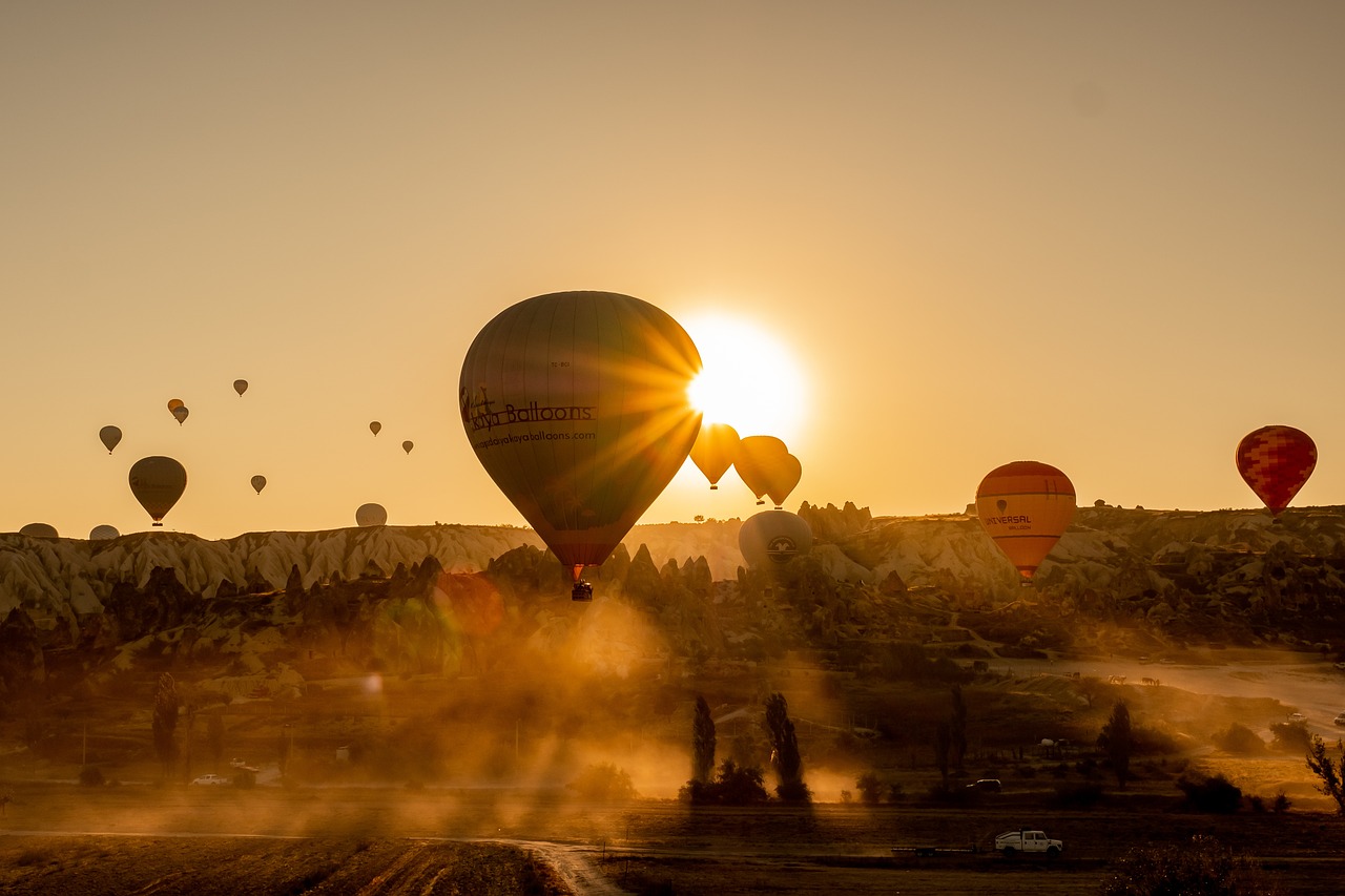 hot-air-balloons-4561268_1280.jpg
